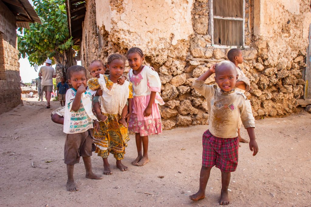 להתנדב עם ילדים בטנזניה